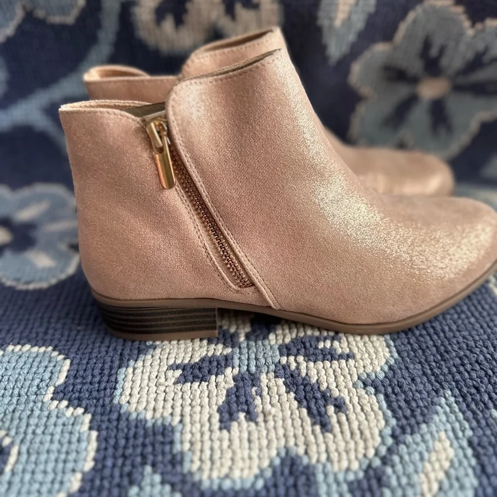 👢 NWT Sonoma Goods For Life Osmona Girls Ankle Boots Size 6 Rose Gold